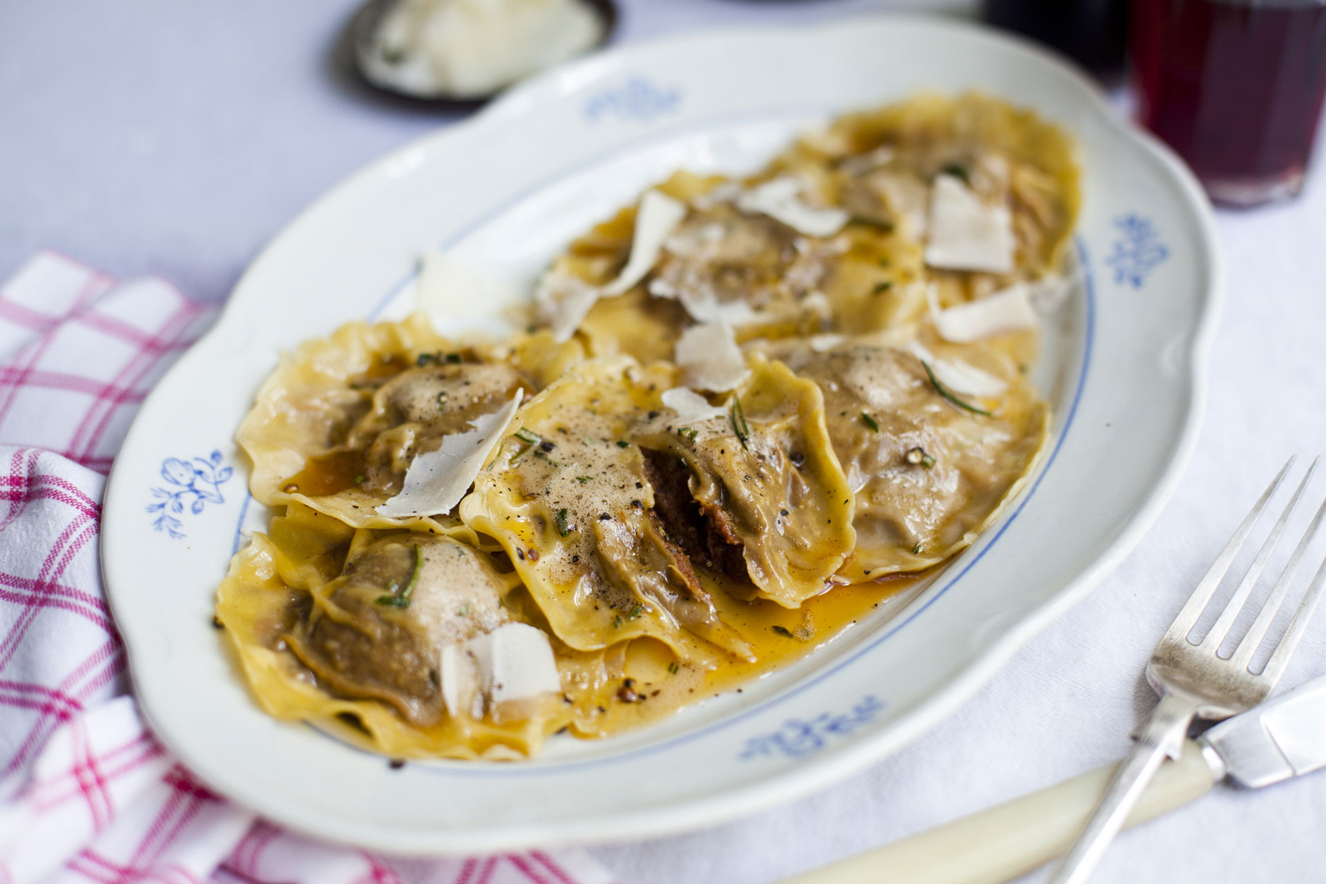 Anolini (ravioli con ripieno di stufato di manzo)