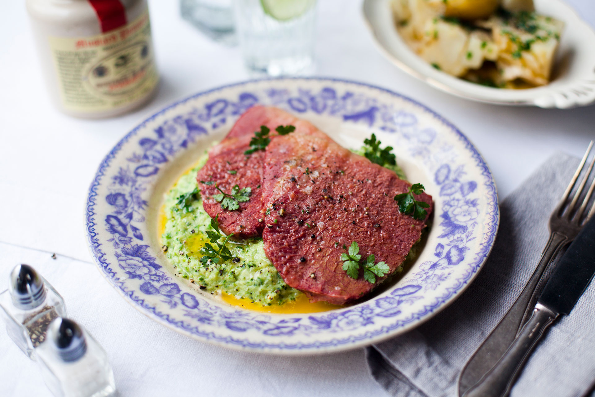 Corned beef con purè di verza & patate farinose