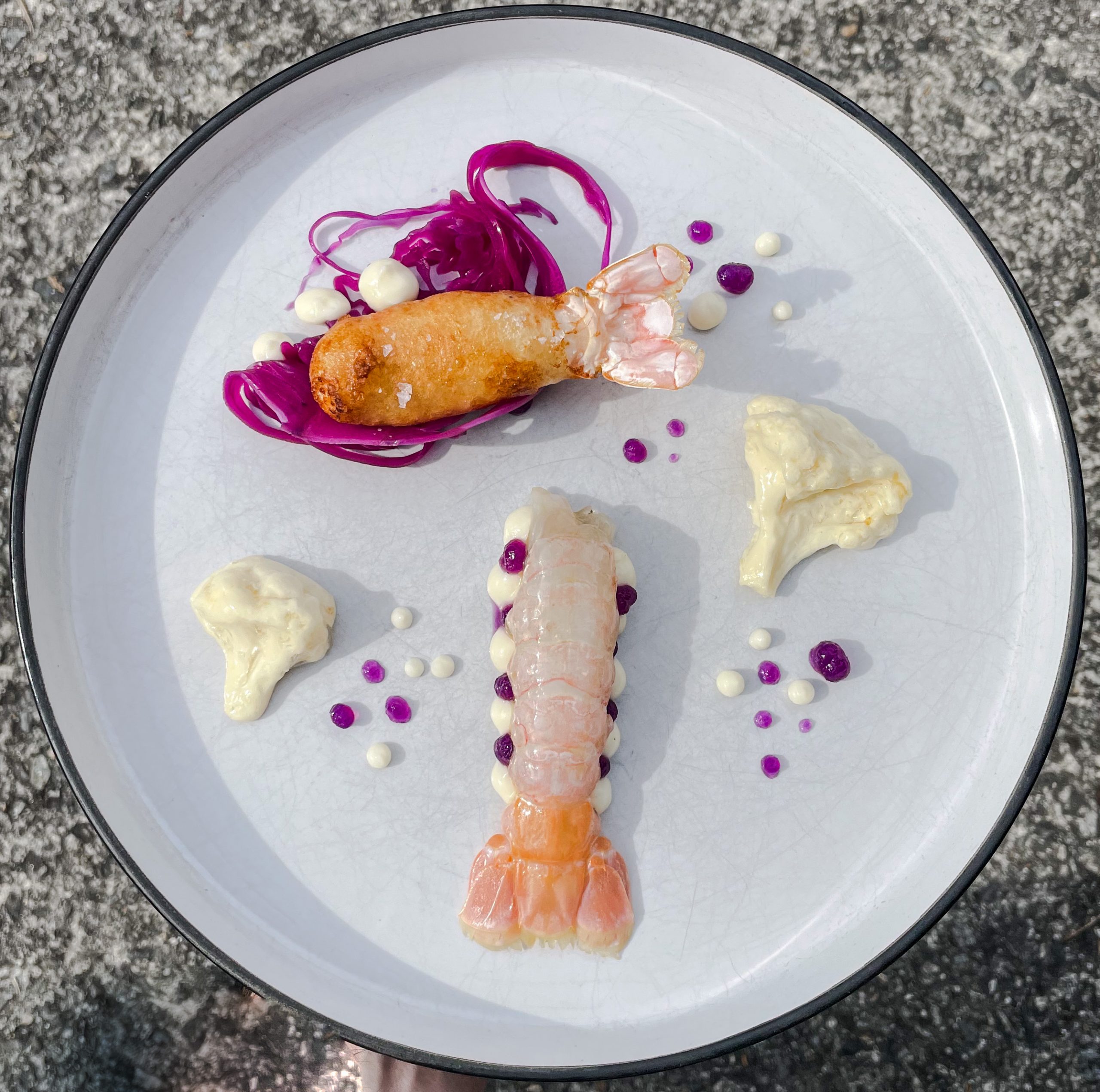 Cotto e Crudo di scampi porcupine, cavolo e birra